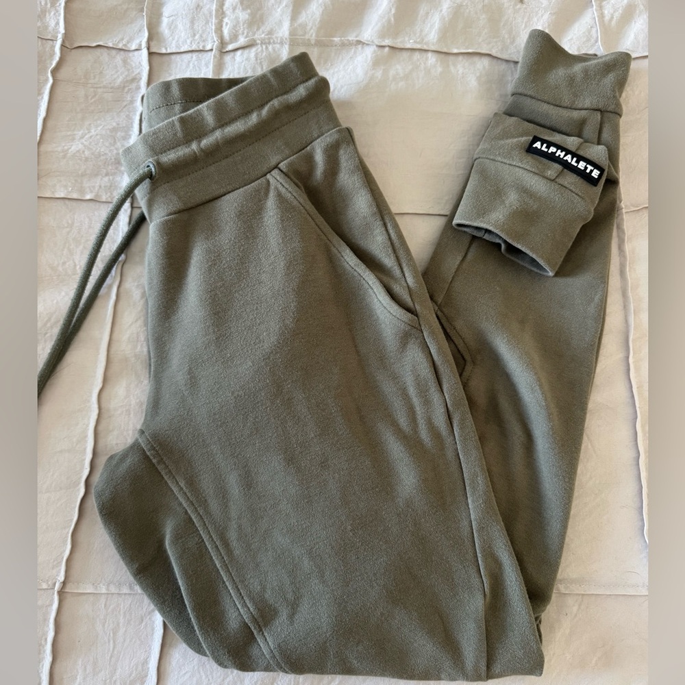 Alphalete joggers